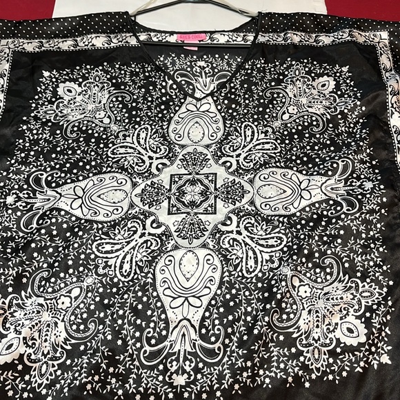 Bandana Print black white tunic SATIN VNECK Flowy ornate tribal pullover 1X TOP - Picture 4 of 14